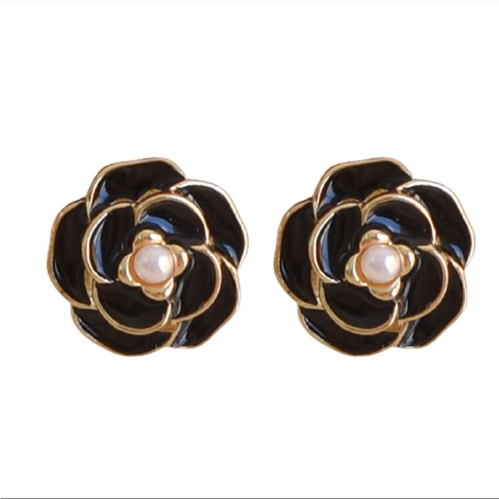 6 beautiful earrings for one price ^_^
